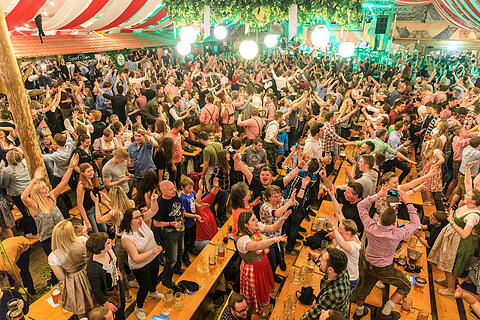 Fr&uuml;hjahrsvolksfest - Erwin und die Heckflossen