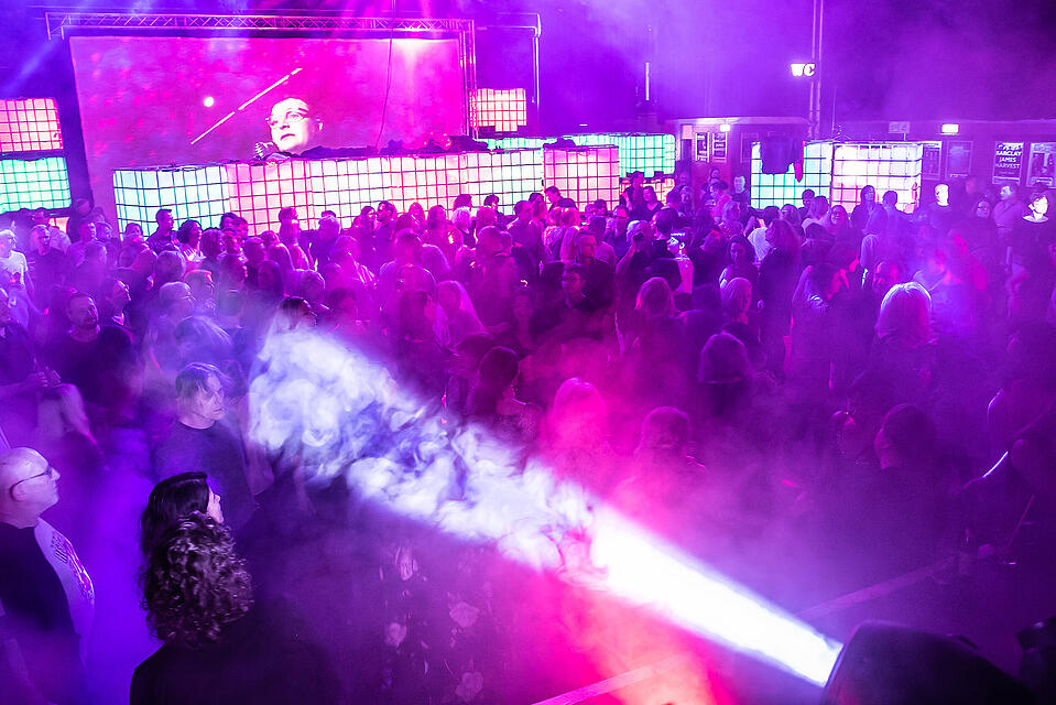 &Uuml;40 Party