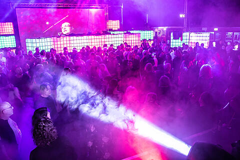 &Uuml;40 Party
