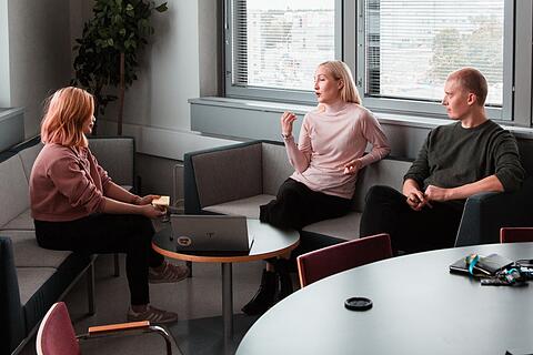 Meeting / Azubi / Business / Bewerbungsgespräch / Ausbildung