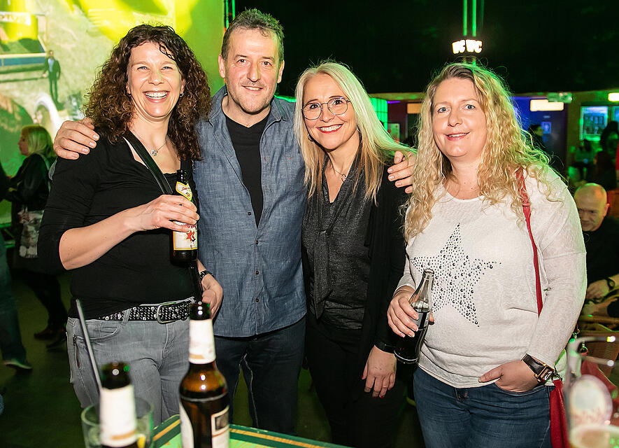 &Uuml;40 Party