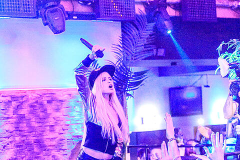 Mia Julia live