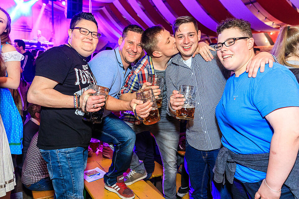 Fr&uuml;hjahrsvolksfest - Erwin und die Heckflossen