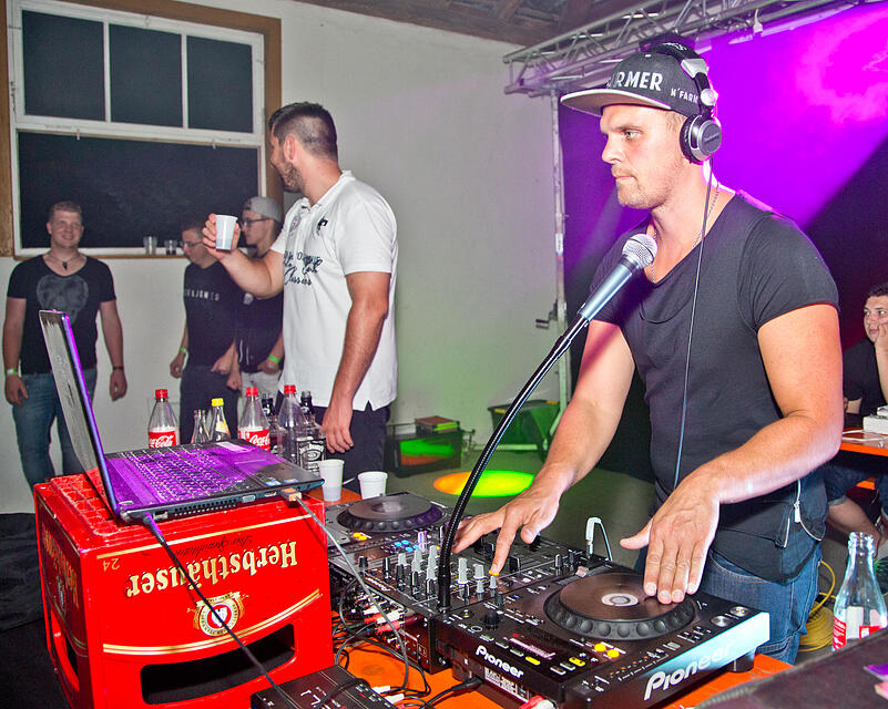 Bauer sucht Frau DJ N' Farmer