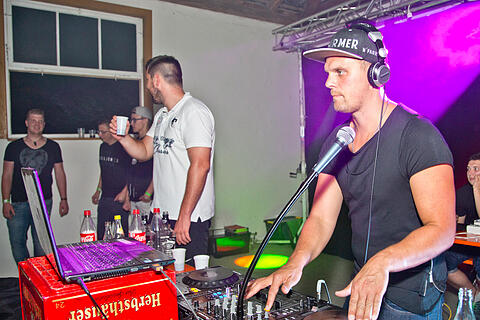 Bauer sucht Frau DJ N' Farmer