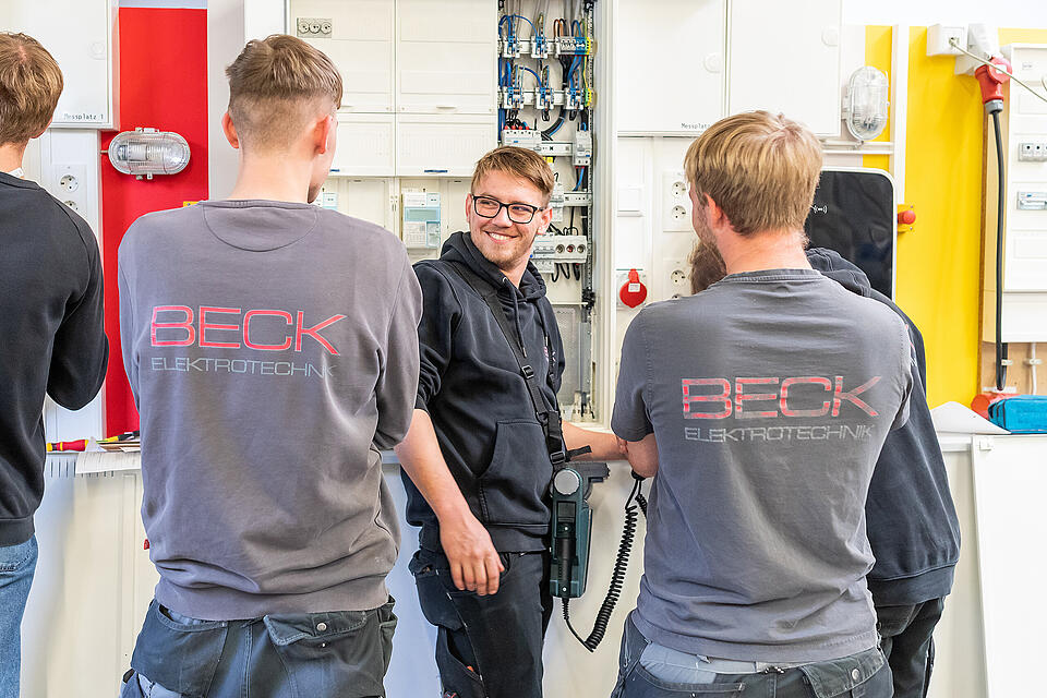 Anzeige: Azubis 2022 bei Team Elektro Beck