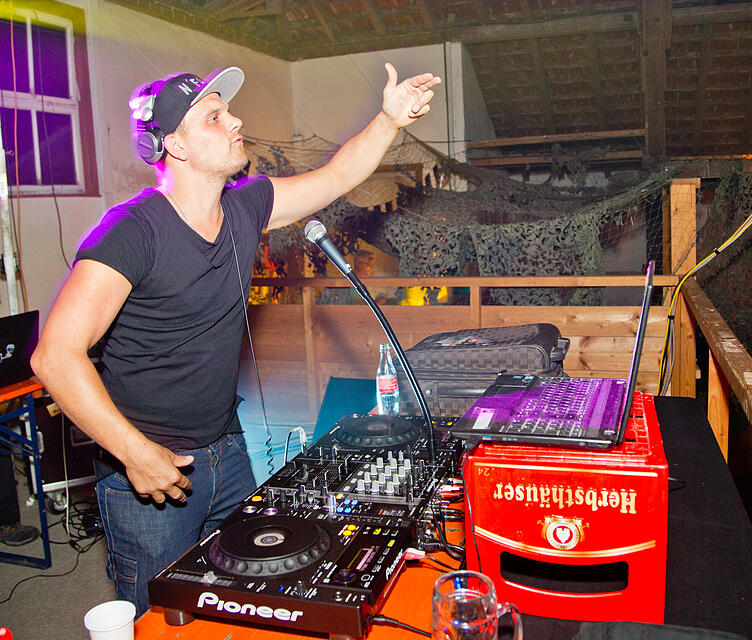 Bauer sucht Frau DJ N' Farmer
