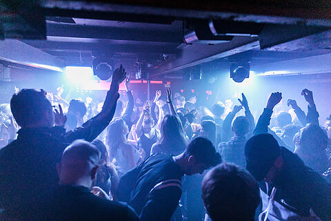 Club / Sperrstunde