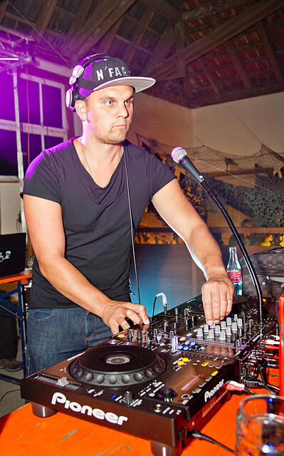 Bauer sucht Frau DJ N' Farmer