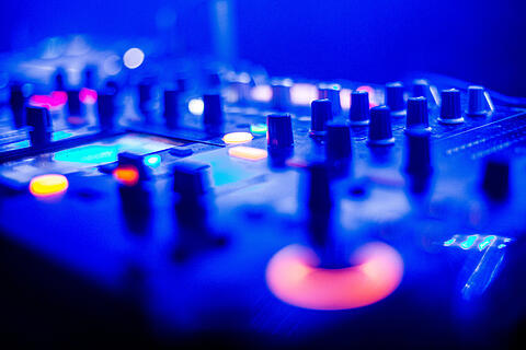 Mixer / CDJ / Pioneer / DJM / Club / Nachtleben