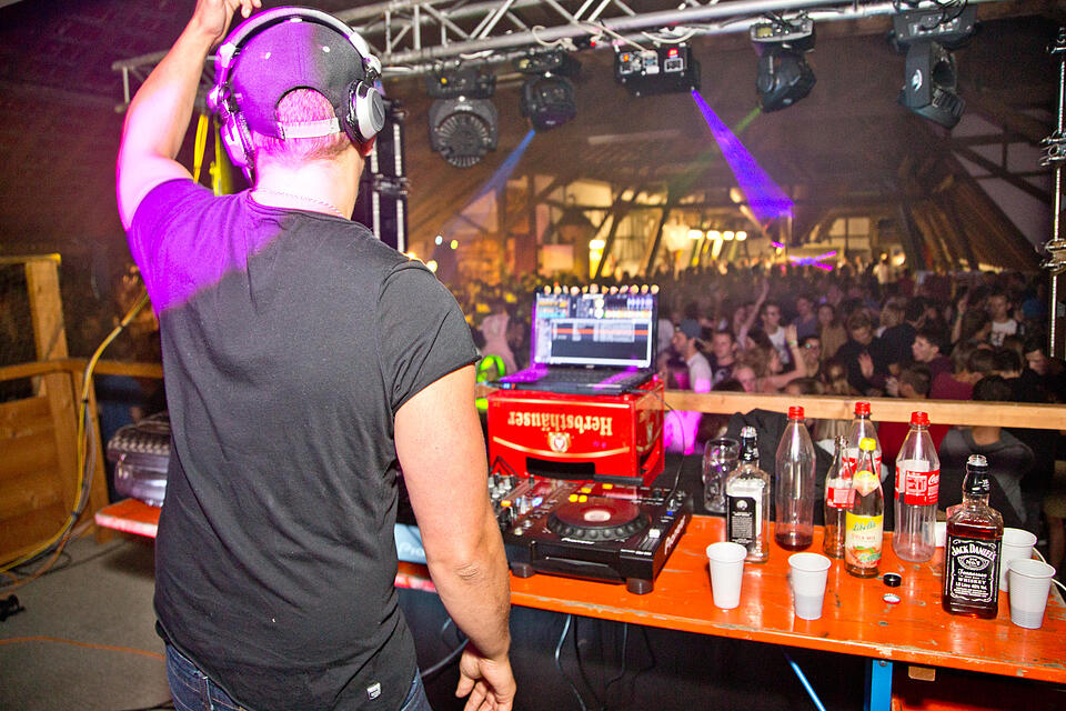 Bauer sucht Frau DJ N' Farmer
