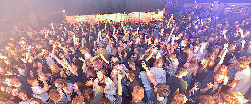 DIE GROSSE 90er vs. 2000er PARTY