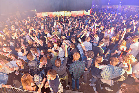 DIE GROSSE 90er vs. 2000er PARTY