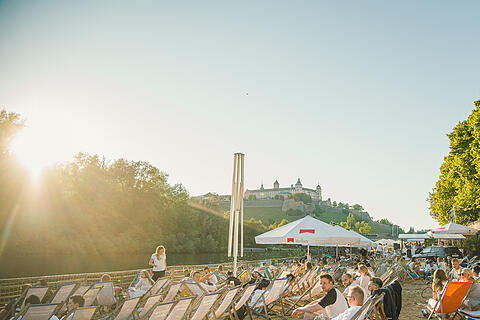 Beachfeeling in Würzburg: Stadtstrand startet in die Saison