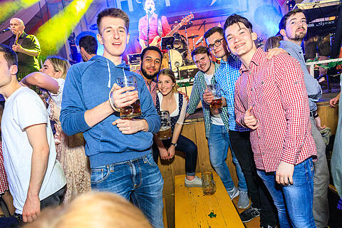 Fr&uuml;hjahrsvolksfest - Erwin und die Heckflossen